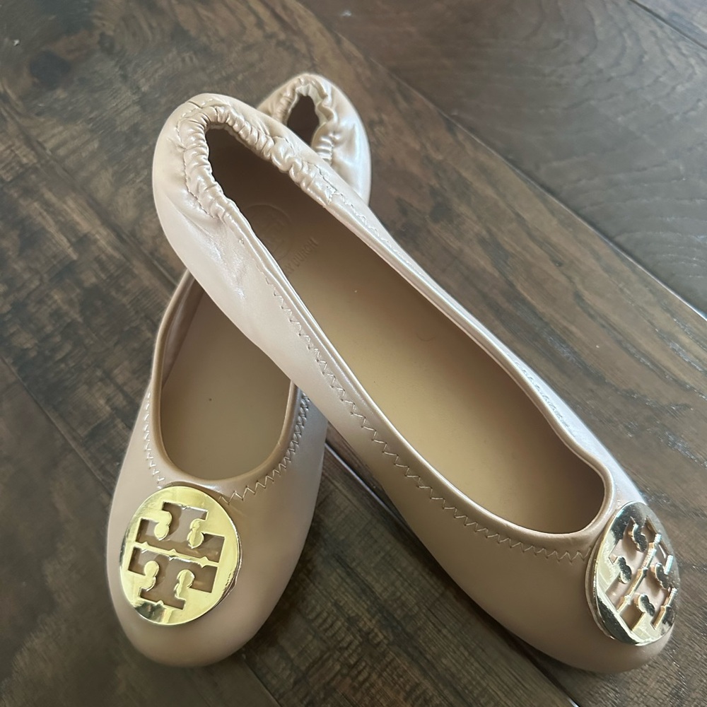 Tory Burch Reva Ballet Women’s Flats Nude Tan Gold Accent Size 8